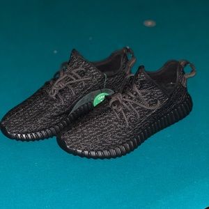 2016 Yeezy pirate black 10.5 never worn